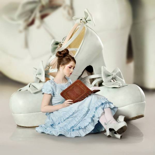 Photograph Vicki Lea Boulter Giant Shoes on One Eyeland